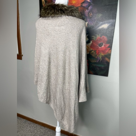 Boutique New Cashmere Sequined Fox Fur Crewneck OS Poncho Old Money Mob Wife - Picture 6 of 7